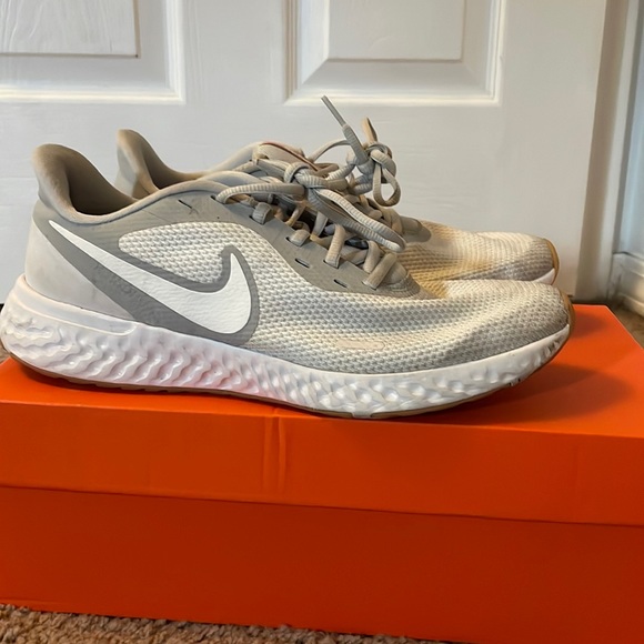 NIKE REVOLUTION 5 MENS 8/5 - Picture 2 of 5